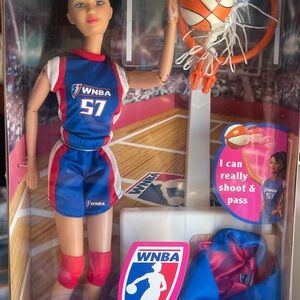 1997 Barbie Kira WNBA Basketball Doll NRFB New In Box Hoop Mattel Vintage 90s